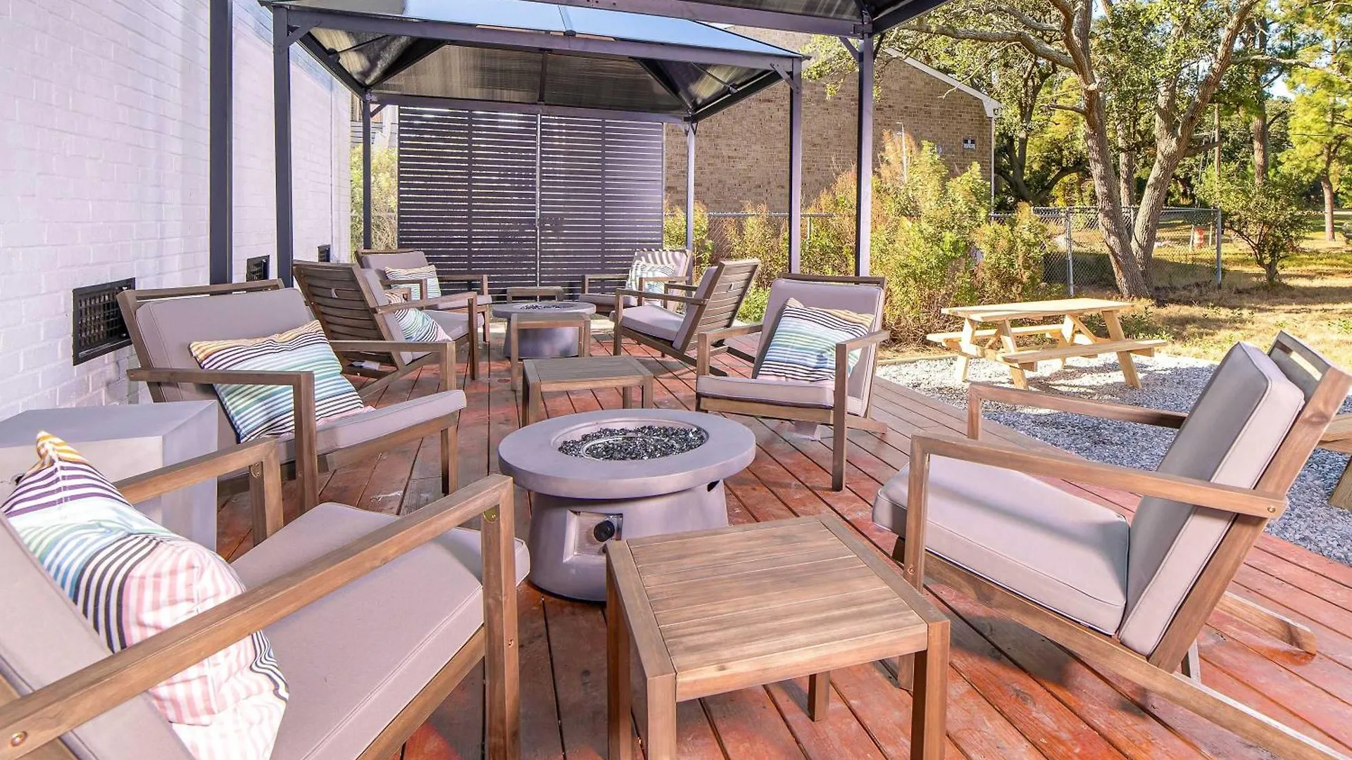 Sojourn'S Harborage - Coral Suite North Camellia Acres